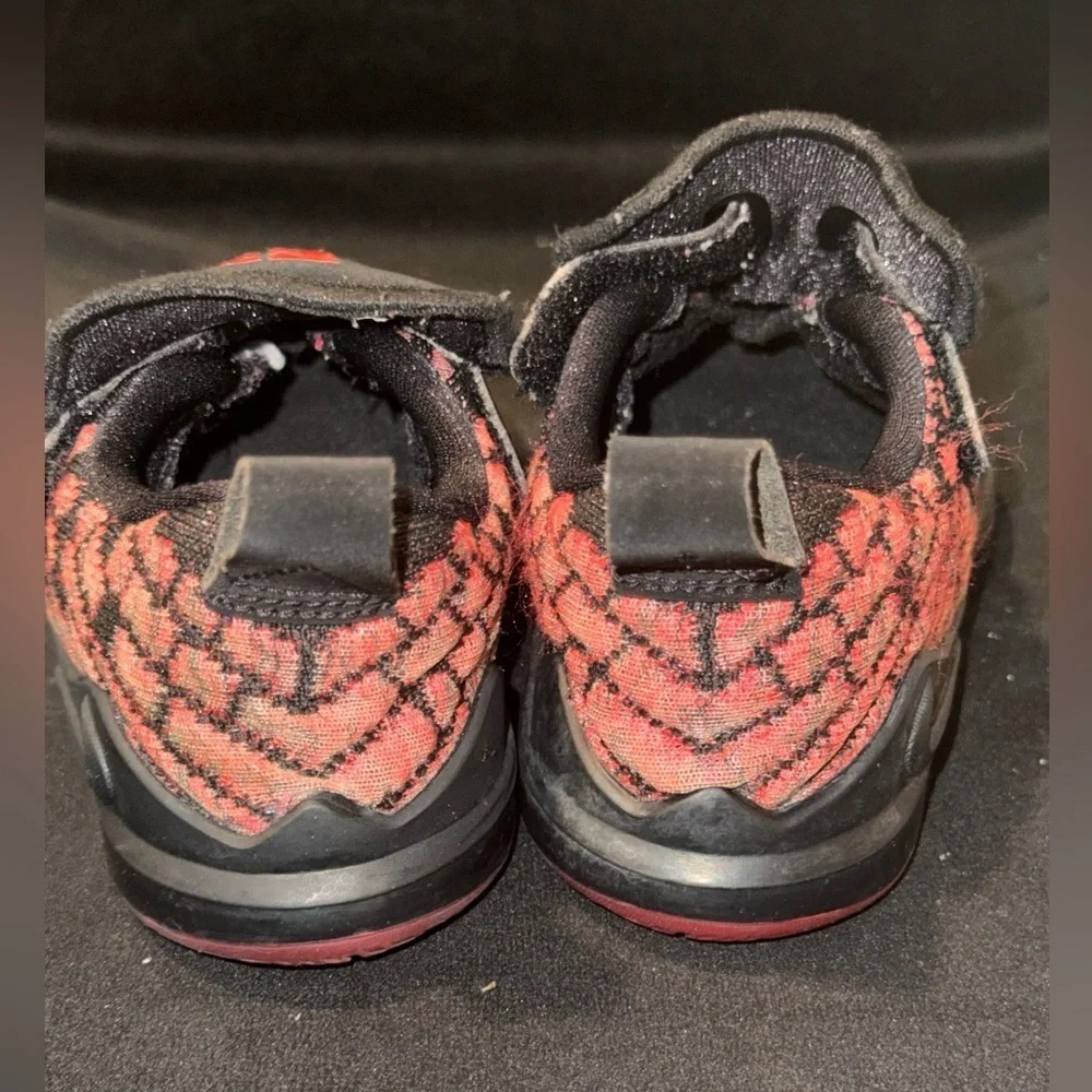 Nike LeBron 17 Black Red Toddler Size 9C 23 Lion